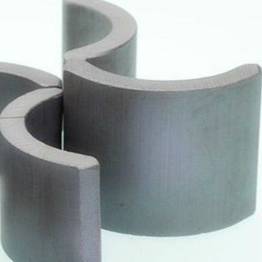 Kundengebundener keramischer Verarbeitungsventilatormotor-Magnet-Bogen formen Koksgraues